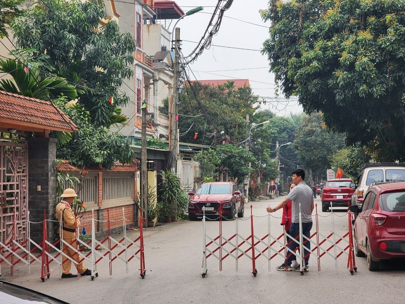 Công an rào chắn tuyến phố Phạm Hồng Thái chạy qua nhà ông Lê Duy Thành, Chủ tịch UBND tỉnh Vĩnh Phúc.