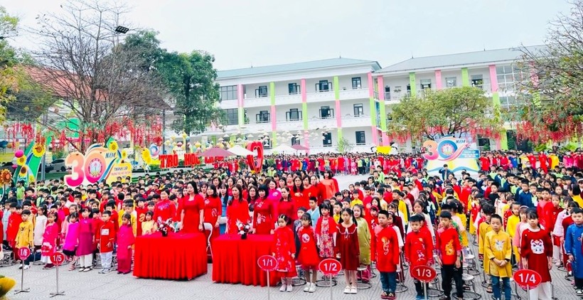 Học sinh trường Tiểu học Tân Dân (TP Việt Trì) đoạt được: 38 giải; trong đó: 10 giải Nhất; 15 giải Nhì; 13 giải Ba.