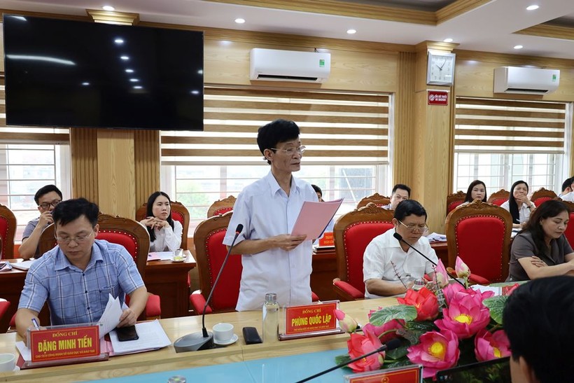 Phó Giám đốc sở GD&ĐT Phú Thọ Phùng Quốc Lập phát biểu tại hội nghị.