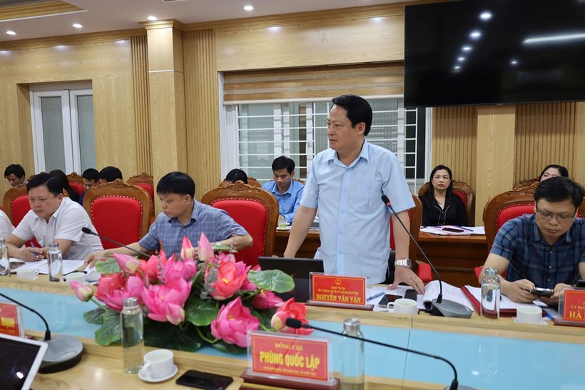 Chủ tịch UBND huyện Đoan Hùng nêu kiến nghị với Sở GD&ĐT Phú Thọ.