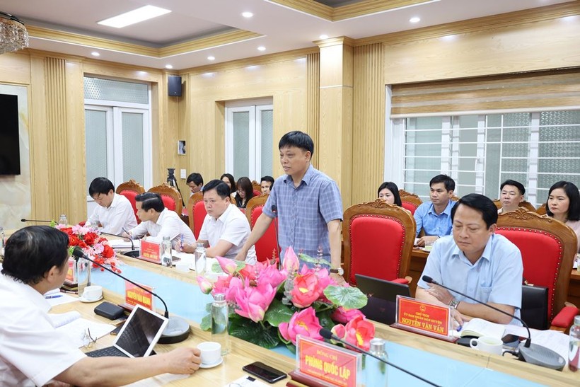 Bí thư Huyện ủy Đoan Hùng Lê Văn Phượng phát biểu tại hội nghị.