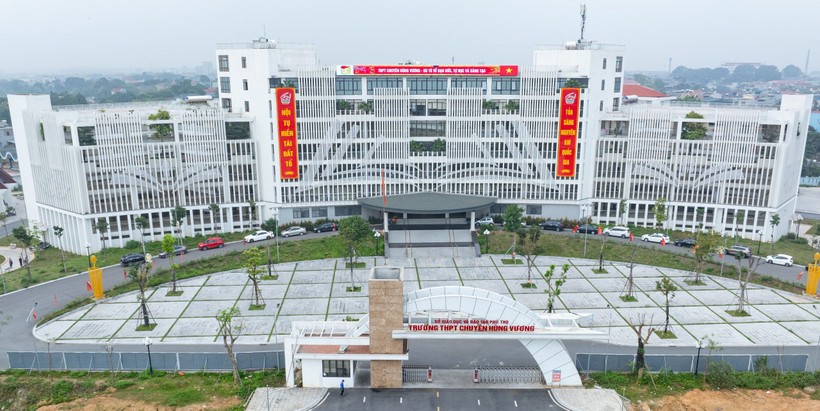 Trường THPT Chuyên Hùng Vương (Phú Thọ). 