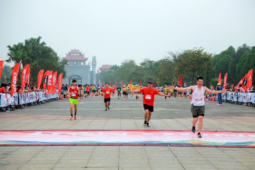 Giải chạy Đền Hùng Spirituality Marathon 2024 thu hút gần 6.000 vận động viên tham gia.