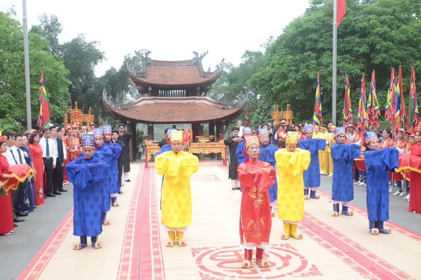 Đội tế xã Chu Hóa (TPViệt Trì, tỉnh Phú Thọ) thực hiện lễ tế Đức Quốc Tổ Lạc Long Quân năm Giáp Thìn 2024 theo nghi lễ truyền thống.