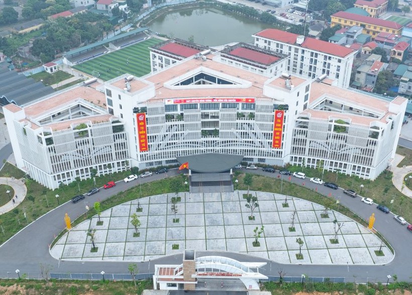 Năm học 2024 - 2025, Trường THPT Chuyên Hùng Vương tuyển sinh 17 lớp chuyên với 595 học sinh (ảnh: Tùng Vy).
