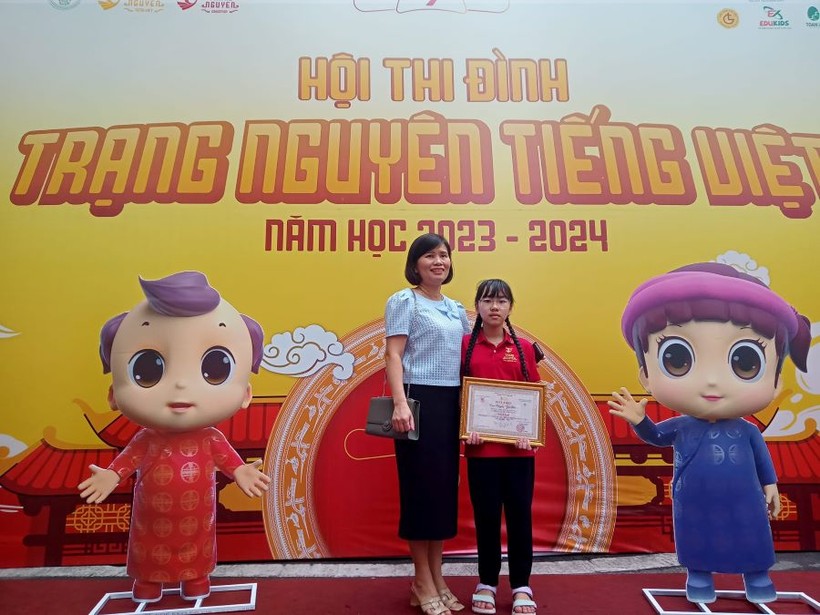 Em Nguyễn Ngọc Hân, học sinh lớp 5 Trường Tiểu học Bạch Hạc (TP Việt Trì) đạt giải Nhì.