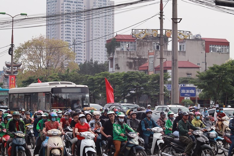 Hà Nội: Chính thức cấm taxi và xe tải trên 11 tuyến phố giờ cao điểm