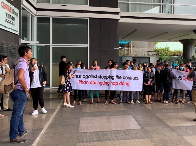 Các doanh nghiệp phản đối tại trụ sở của Central Group Việt Nam