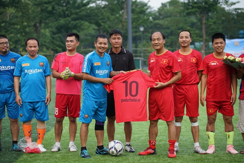 Báo Giáo dục Thời đại (GD&TĐ) đã có trận thi đấu bóng đá giao hữu với Sở Giáo dục Đào tạo (GD&ĐT) tỉnh Hưng Yên.