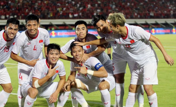 ĐT Việt Nam triệu tập 27 cầu thủ đá UAE: Chỉ 1 tân binh