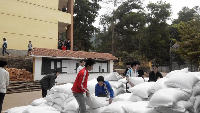 Hỗ trợ gần 3000 tấn gạo cho HS Điện Biên
