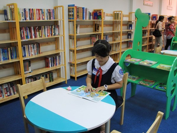 Thư viện theo chuẩn hiện đại tại Trường Tiểu học Lạc Long Quân. (Ảnh: Hoàng Anh Tuấn/Vietnam+)