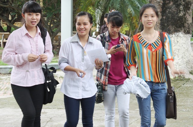 Thí sinh kết thúc thi môn Ngữ văn tại Trường CĐSP Hà Nội