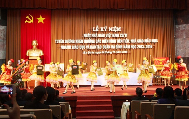 Văn nghệ chào mừng lễ kỷ niệm 32 năm ngày Nhà giáo Việt Nam ngành GD&ĐT quận Ba Đình