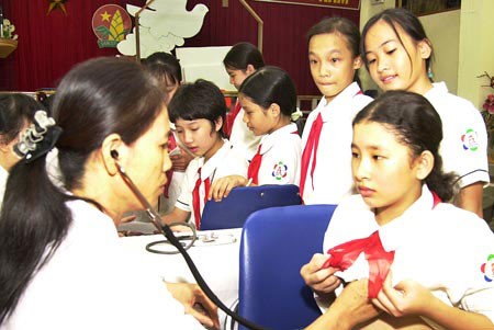 HSSV tham gia bảo hiểm y tế còn được hưởng chăm sóc sức khỏe ban đầu tại nhà trường