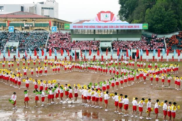 Tiết mục đồng diễn của gần 300 HS của TP Lạng Sơn tại lễ khai mạc 