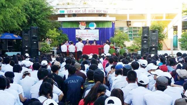 Quang cảnh phiên tòa giả định diễn ra tại Trường THPT Nguyễn Huệ (Bình Định)
