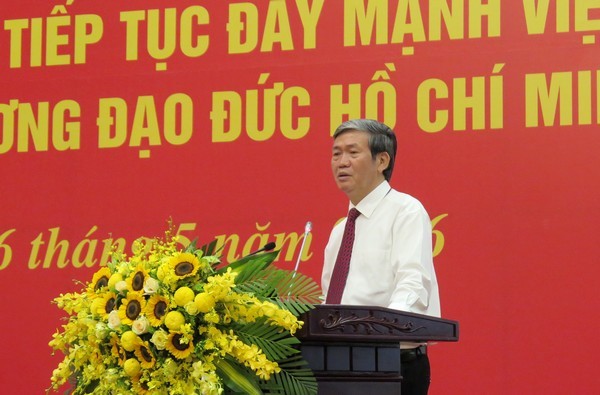 Đồng chí Đinh Thế Huynh, Ủy viên Bộ Chính trị, Thường trực Ban Bí thư phát biểu chỉ đạo tại Hội nghị. (Ảnh: Hiền Hòa - dangcongsan.vn)
