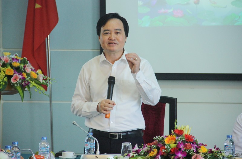 Bộ trưởng Phùng Xuân Nhạ phát biểu tại buổi làm việc với cán bộ chủ chốt Viện Khoa học Giáo dục Việt Nam