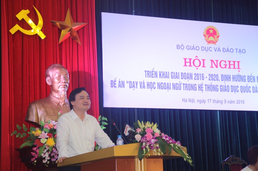 Bộ trưởng Bộ GD&ĐT Phùng Xuân Nhạ phát biểu tại hội nghị.
