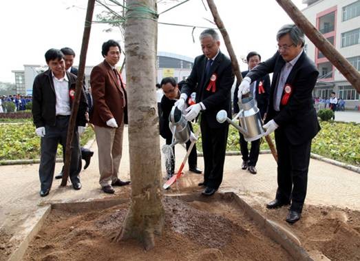 Thứ Trưởng Bộ LĐ-TB&XH Doãn Mậu Diệp và Tổng Cục trưởng TCDN Nguyễn Hồng Mình tham gia Tết trồng cây