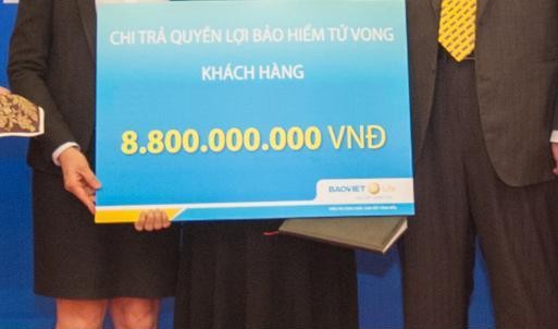 Bảo Việt Nhân thọ chi trả quyền lợi bảo hiểm 9,8 tỷ đồng cho khách hàng gặp rủi ro