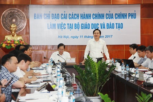 Bộ trưởng Bộ GD&ĐT Phùng Xuân Nhạ phát biểu trong buổi làm việc với Đoàn công tác của Ban chỉ đạo Cải cách hành chính (CCHC) của Chính phủ.