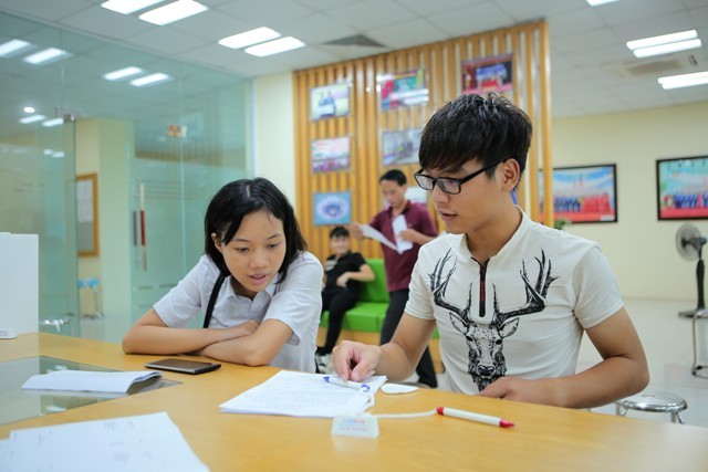 Tân sinh viên làm hồ sơ nhập học tại Trường ĐH Thành Đô trong kỳ tuyển sinh 2017