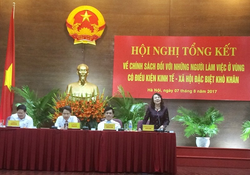 Thứ trưởng Bộ GD&ĐT Nguyễn Thị Nghĩa phát biểu tại hội nghị