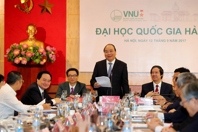 Thủ tướng Nguyễn Xuân Phúc phát biểu tại buổi làm  việc ở ĐHQG Hà Nội.