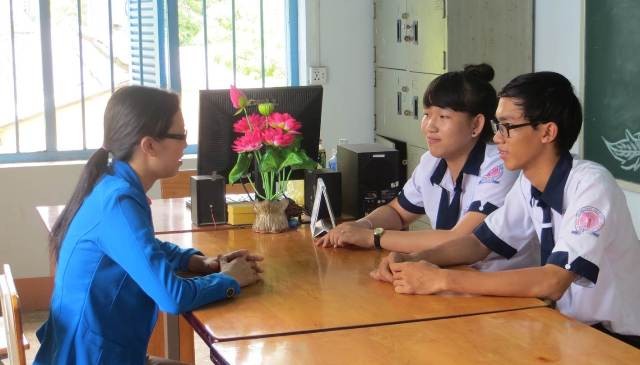 Giáo viên tư vấn tâm lý tại Trường THPT Phan Thiết, Bình Thuận