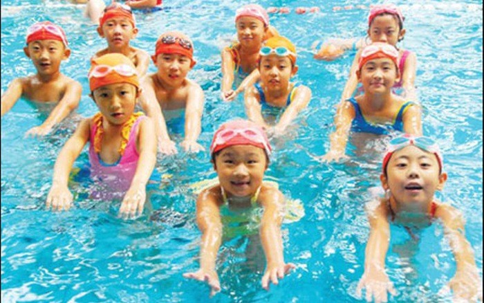 Tạo điều kiện cho học sinh được học bơi