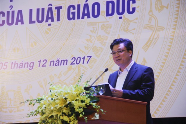 Thứ trưởng Bộ GD&ĐT Nguyễn Hữu Độ phát biểu tại hội thảo