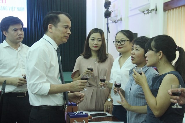 Thứ trưởng Bộ GD&ĐT Phạm Mạnh Hùng chúc mừng các phóng viên, biên tập viên theo dõi giáo dục nhân Ngày báo chí cách mạng Việt Nam.