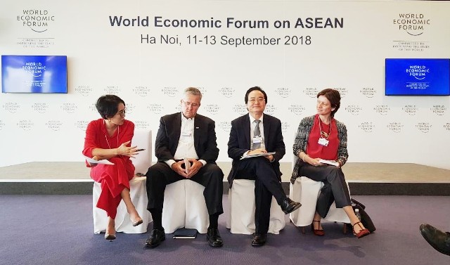 Bộ trưởng Phùng Xuân Nhạ tham dự tọa đàm “Xây dựng tri thức số trong ASEAN”

