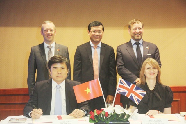 Bộ GD&ĐT và Hội đồng Anh ký kết thỏa thuận hợp tác nhằm thúc đẩy giảng dạy doanh nghiệp xã hội trong các trường ĐH tại Việt Nam. 