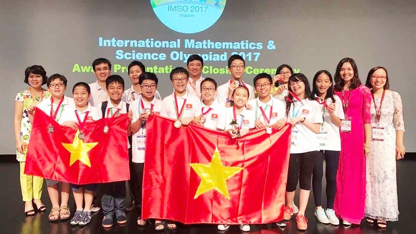 Các thành viên đội tuyển Việt Nam tham dự kỳ thi Toán và Khoa học quốc tế 2017.