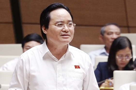 Bộ trưởng Bộ GD&ĐT Phùng Xuân Nhạ phát biểu trước Quốc hội chiều 26/10.