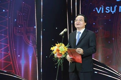 Bộ trưởng Bộ GD&ĐT Phùng Xuân Nhạ phát biểu tại lễ trao giải báo chí toàn quốc “Vì sự nghiệp giáo dục Việt Nam" năm 2018