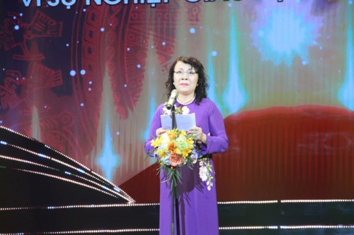 Thứ trưởng Nguyễn Thị Nghĩa phát biểu khai mạc Lễ trao giải Báo chí toàn quốc “Vì sự nghiệp Giáo dục Việt Nam” năm 2018. 