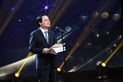 Bộ trưởng GD&ĐT Phùng Xuân Nhạ phát biểu khai mạc Chương trình "Thay lời tri ân" 2018.