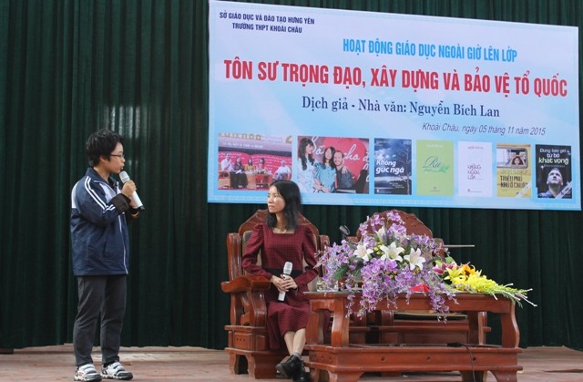 Học sinh Trường THPT Khoái Châu giao lưu, tọa đàm với dịch giả, nhà văn Nguyễn Bích Lan với chủ đề “Tôn sư trọng đạo, xây dựng và bảo vệ Tổ quốc”