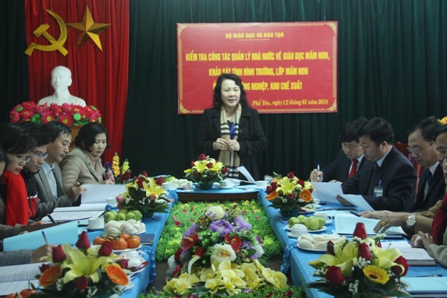 Thứ trưởng Nguyễn Thị Nghĩa và đoàn công tác làm việc tại thị xã Phổ Yên, Thái Nguyên.