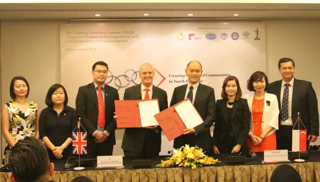 Đại diện ICAEW - Singapore Polytechnic ký kết Biên bản ghi nhớ