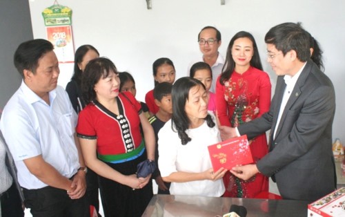Công đoàn Giáo dục Việt Nam phối hợp với Bộ GD&ĐT và Đài truyền hình Việt Nam tổ chức Chương trình Tết Sum vầy cho giáo viên vùng khó khăn