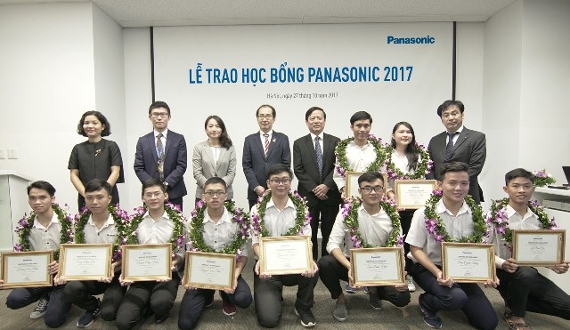 Sinh viên nhận học bổng Panasonic năm 2017