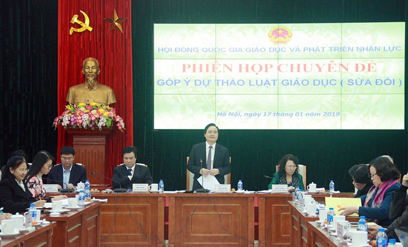  Bộ trưởng Bộ GD&ĐT Phùng Xuân Nhạ phát biểu tại phiên họp
