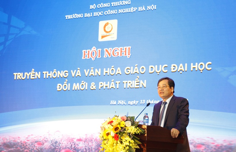 PGS.TS. Trần Đức Quý – Hiệu trưởng Trường ĐH Công nghiệp Hà Nội phát biểu tại Hội nghị