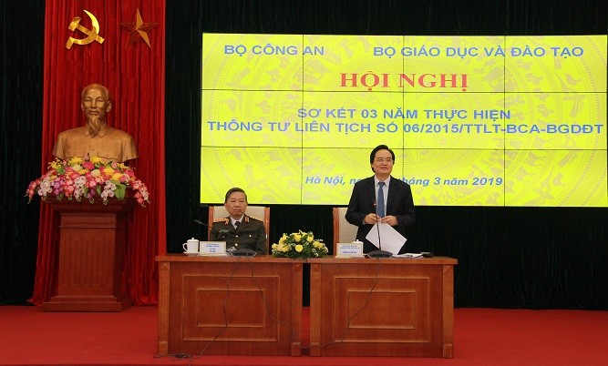 Bộ trưởng Bộ Công an Tô Lâm, Bộ trưởng Bộ GDĐT Phùng Xuân Nhạ, chủ trì hội nghị.