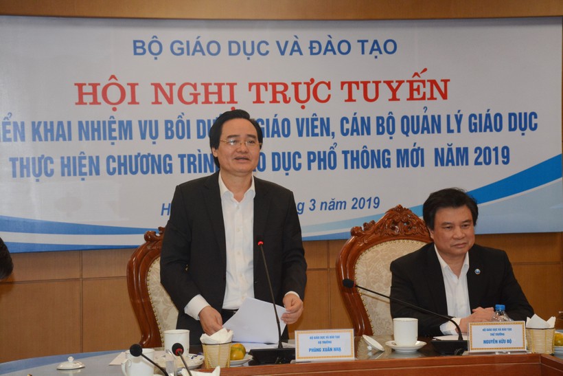 Bộ trưởng Bộ GDĐT Phùng Xuân Nhạ phát biểu tại hội nghị.